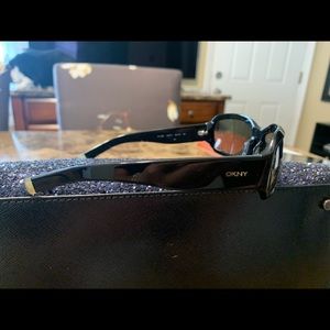 DKNY DY 4005 Modified Oval frame for Women